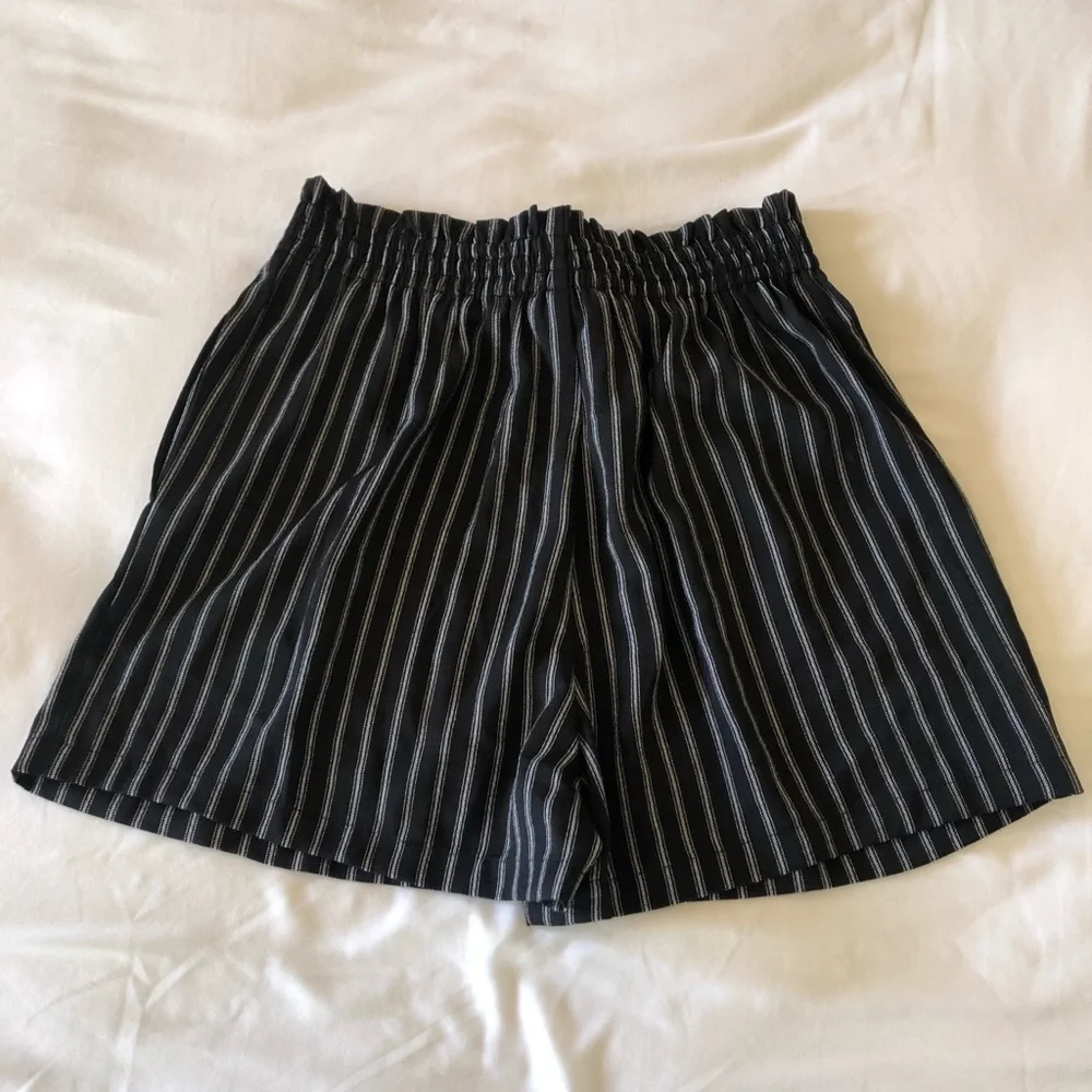 Drawstring Striped Shorts - Picture 2 of 4